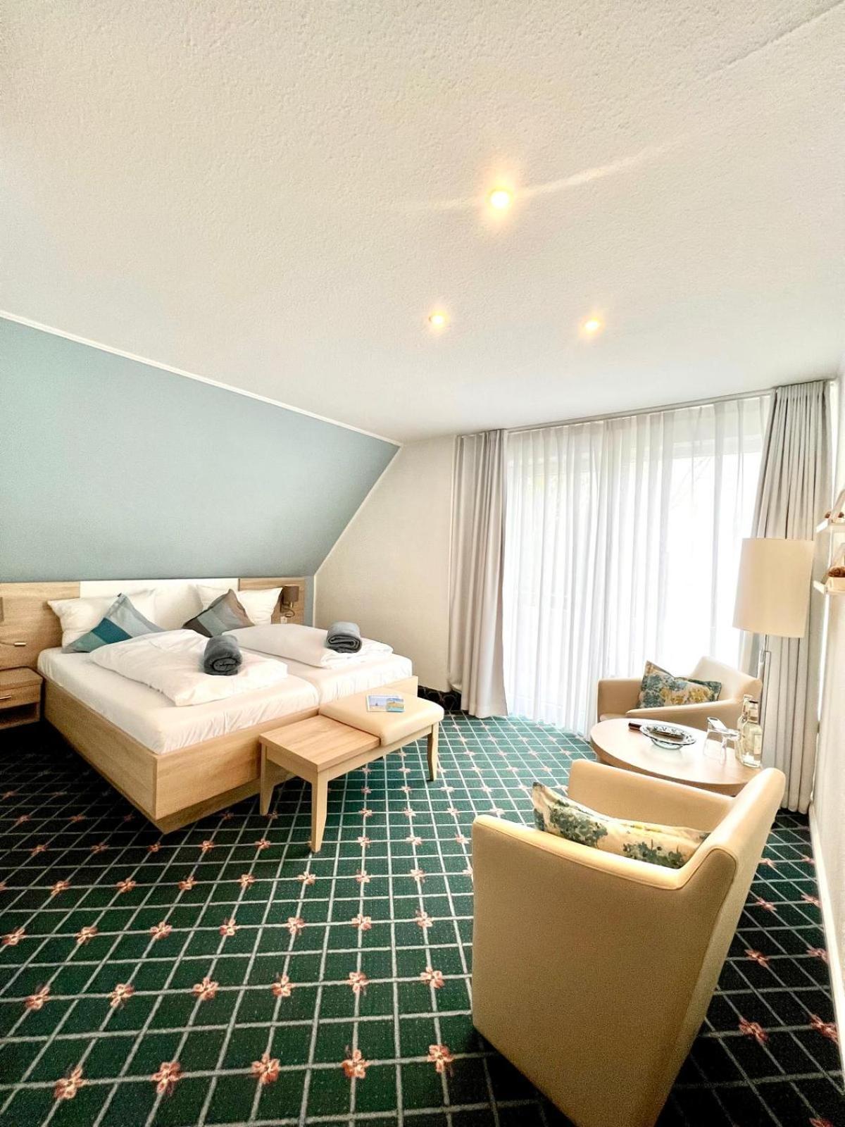 Kirchspielkrug Landhotel & Restaurant ヴェスターヘーヴァー エクステリア 写真